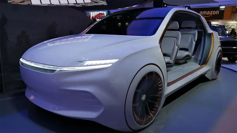 Múltiples pantallas y controles táctiles: así Fiat-Chrysler imagina el auto que manejarás en el futuro