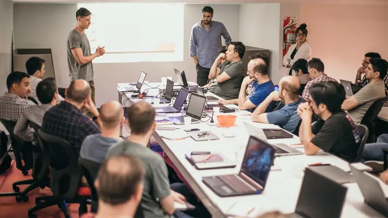 Para profesionales: cursos cortos para quienes quieran ganar más y sumarse a la Industria del Conocimiento