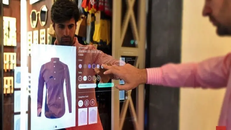 Retail del futuro: Así es el espejo "smart" de Oracle, equipado con inteligencia artificial
