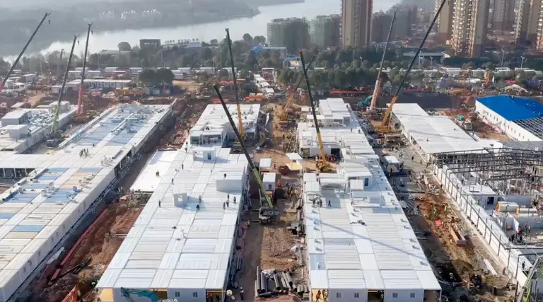 Coronavirus: ya está listo el hospital de 25000 m2 que el gobierno chino levantó en solo 11 días