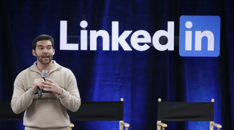 El CEO de Linkedin renunció tras 11 años en su puesto: estas son las razones de su alejamiento
