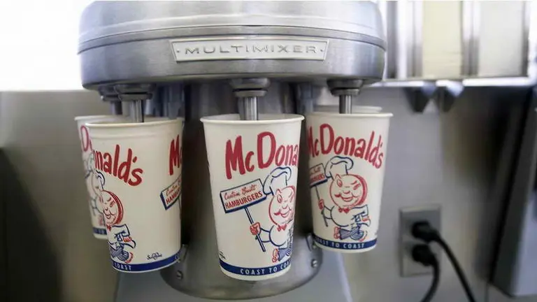 De esta forma un vendedor de batidoras ideó un modelo de negocio que hizo de McDonald's lo que es hoy