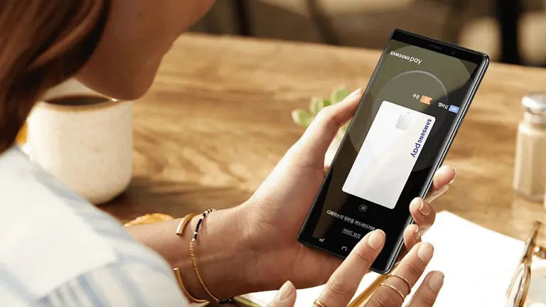 Quiere convertirse en una Fintech: Samsung lanzará su propia tarjeta de débito