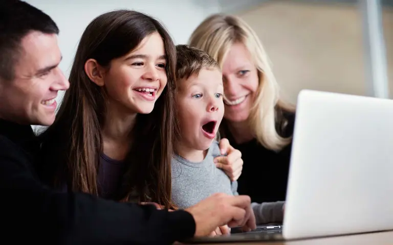 Bancos y billeteras preparan estas ofertas y descuentos por el Día del Niño 2025