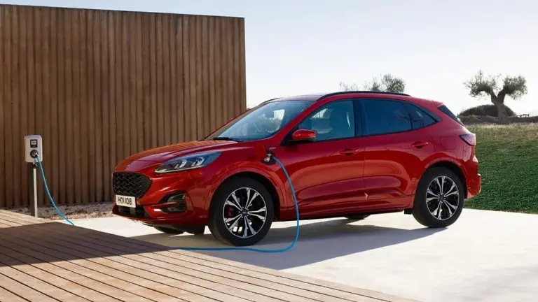 Ford lanza la tercera generación del Kuga: ahora viene con una versión híbrida enchufable