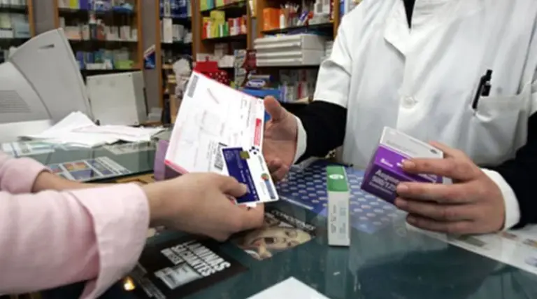 El Gobierno le "recomienda" a las prepagas asegurar provisión de medicamentos y uso de telemedicina