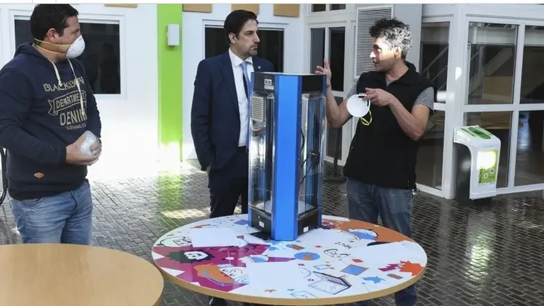 Ayuda al sistema de salud: se instalan más impresoras 3D para fabricar máscaras protectoras