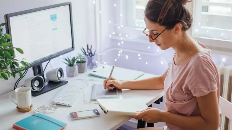 Carreras y cursos online: qué ofrecen ITBA, UCA, San Andrés, El Salvador y la UB para que te capacites a distancia