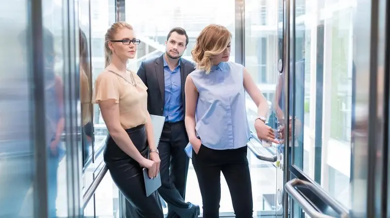 ¿Cómo se usarán los ascensores en las oficinas de la era post COVID-19?