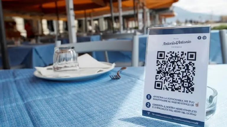 Italia reabre sus restaurantes con ayuda "tecno": ahora ofrecen sus menúes con códigos QR