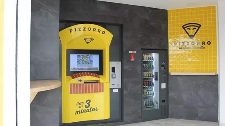 Así funcionan las expendedoras de pizza, la solución gastronómica que bate récords de venta en plena pandemia