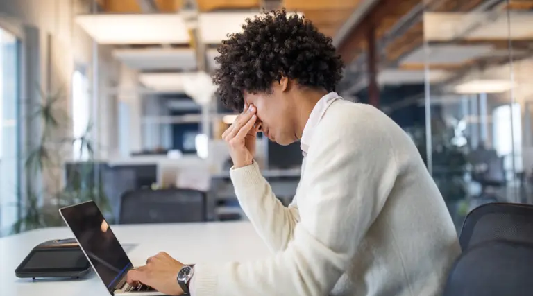 "Estoy quemado por el trabajo": cómo enfrentar el síndrome de burnout, según expertos