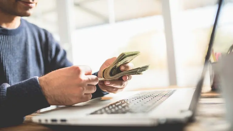 Dólar freelance: qué es y quiénes son los más beneficiados por saltar el cepo (con aval) del Banco Central