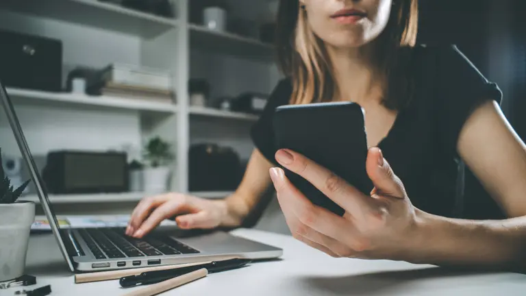 Empresas argentinas pagan sueldos desde $3 millones por "saber de cripto": qué se necesita para aplicar