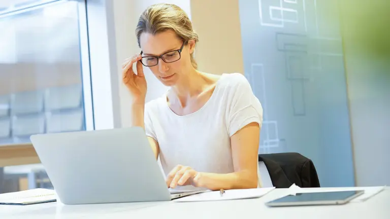 Mujeres Tech: ¿Cuáles son los puestos más requeridos y cómo son los sueldos?