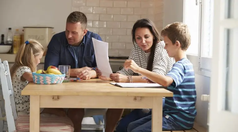 ¿Sufrís con la tarea de tus hijos?: Google tiene una app que te puede ayudar a resolverla