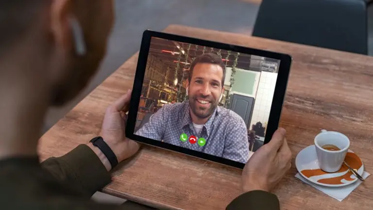 Venden servicios para teletrabajar, pero vuelven a la oficina: el plan de retorno de Amazon, Google y otras bigtech