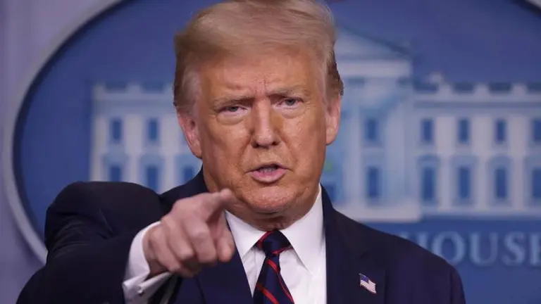 Facebook se "pone la gorra" y retira una publicación de Trump