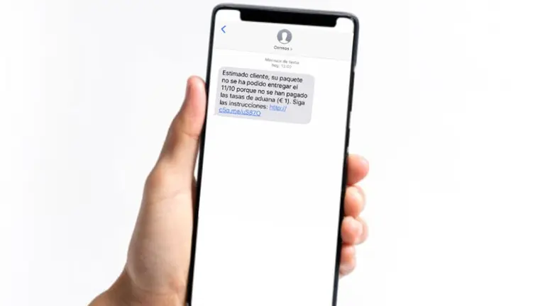 Crecen los ataques vía SMS para robar cuentas de WhatsApp: qué tenés que saber para que no te pase
