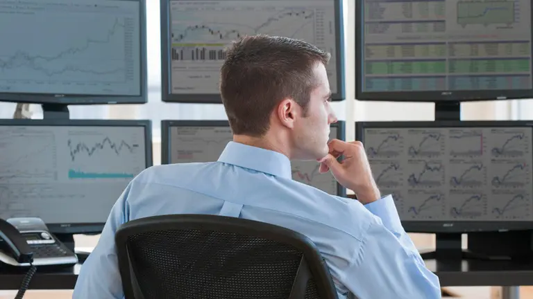 El ojo del BCRA, todo lo ve: cómo detecta a quienes hacen negocios con la compra y venta de dólares