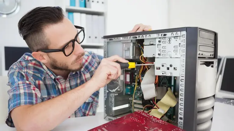 Los services de computadoras se confiesan: mirá los casos más insólitos que recibieron para arreglar