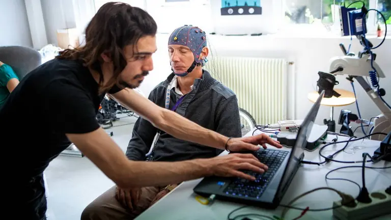 La mejora humana a la vuelta de la esquina: crean dispositivos que leen y modifican el cerebro