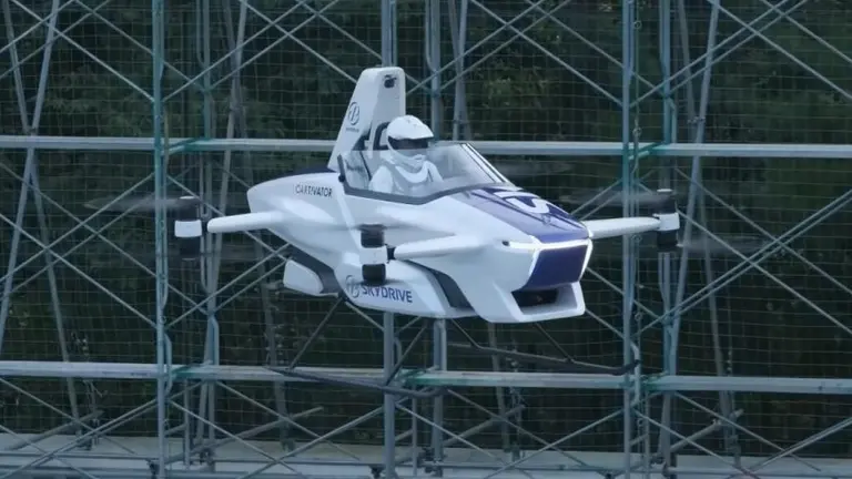 Lo prometió en 2017 y lo acaba de cumplir: la increíble historia del auto volador de Toyota