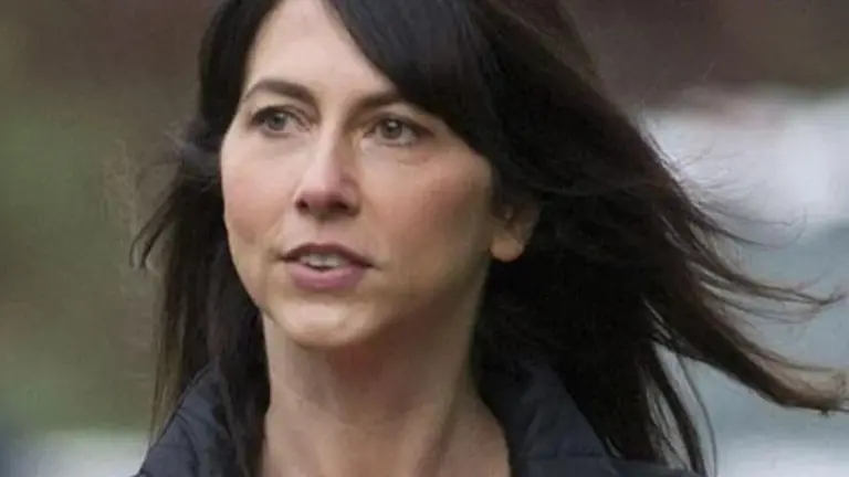 MacKenzie Scott, ex esposa de Jeff Bezos, se transforma en una de las más grande filántropas del planeta