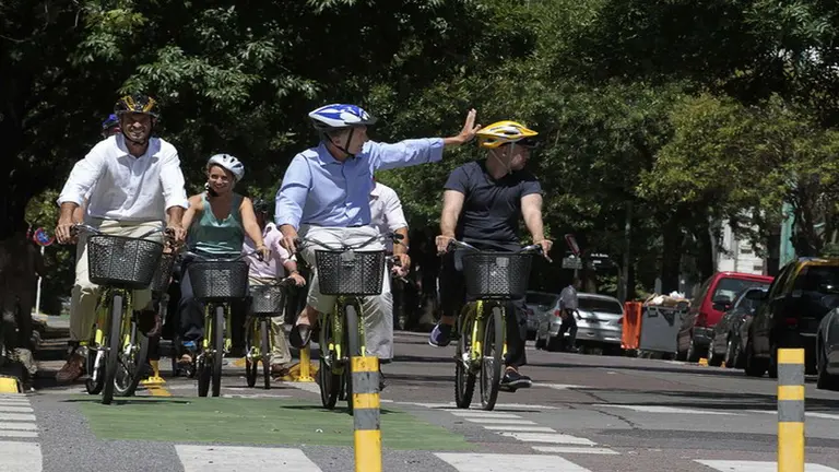 Movilidad sustentable: por qué crece en forma exponencial el uso de bicicletas y monopatines eléctricos