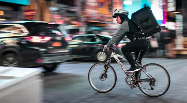 Fallo contra las apps de delivery: fallo determina que los repartidores deben ser empleados de las plataformas