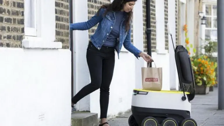 Delivery con robots: cómo este concepto de ciencia ficción se convirtió en realidad con la pandemia