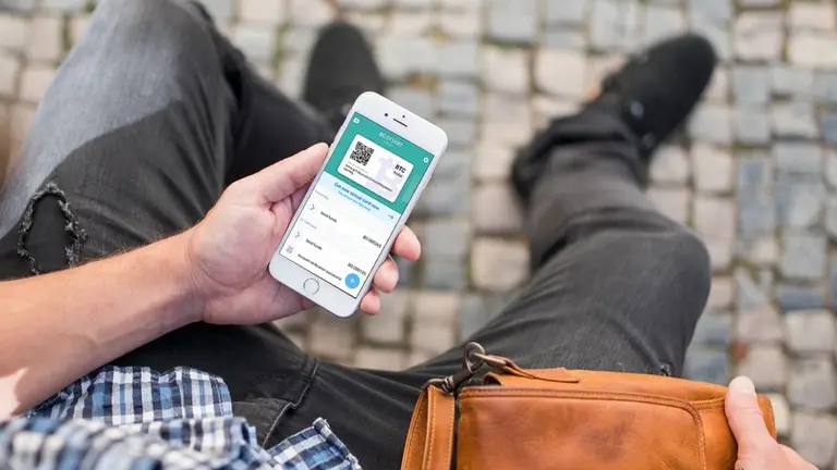 Abrí una cuenta con tarjeta en Europa, gratis y online: cómo usar los bancos "anticepo" que son furor en Argentina