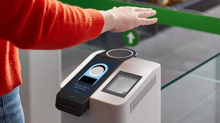 Adiós al efectivo, tarjetas y el QR: Amazon lanza una nueva forma de pago sin contacto