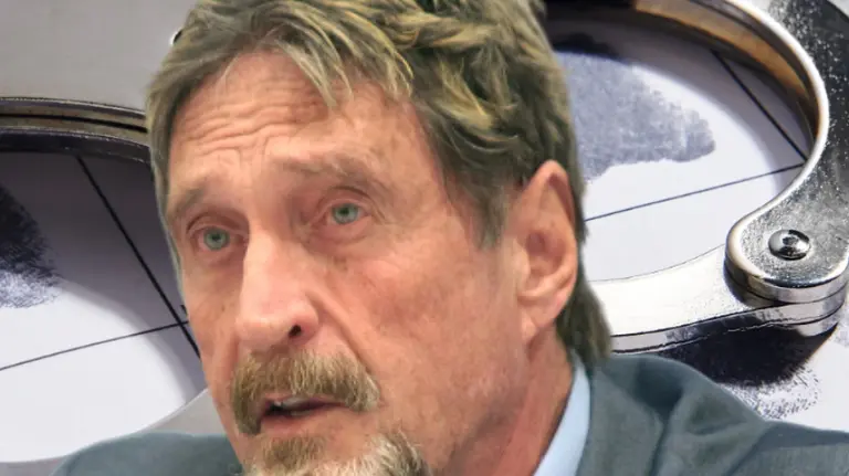 Drogas, armas y fraudes: la polémica historia detrás de la detención de John McAfee