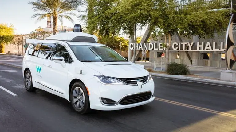 Waymo lanza su plataforma de taxis autónomos: así funcionará el nuevo servicio de Google en Estados Unidos