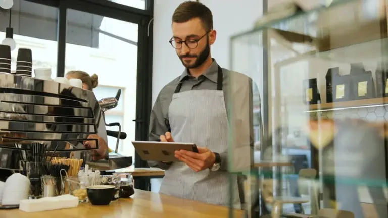 Más cuotas, promos y menos comisión: el plan de Santander para dominar los pagos 4.0 y su arma anti Mercado Pago