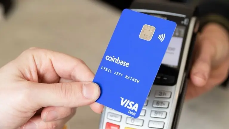Alianza entre Visa y Coinbase: ahora se podrán hacer compras cripto instantáneas con tarjetas de débito