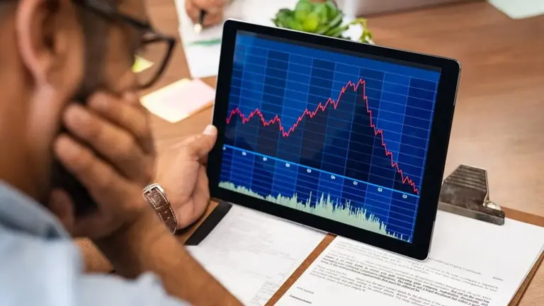 Invertir en CEDEAR ahora es más fácil: cómo poner pesos y ganar en dólares con Mercado Libre, Apple y Google