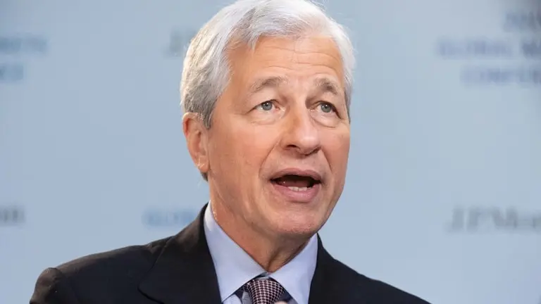 ¿Nueva crisis financiera? El CEO de JPMorgan advierte sobre posible "burbuja" en créditos privados