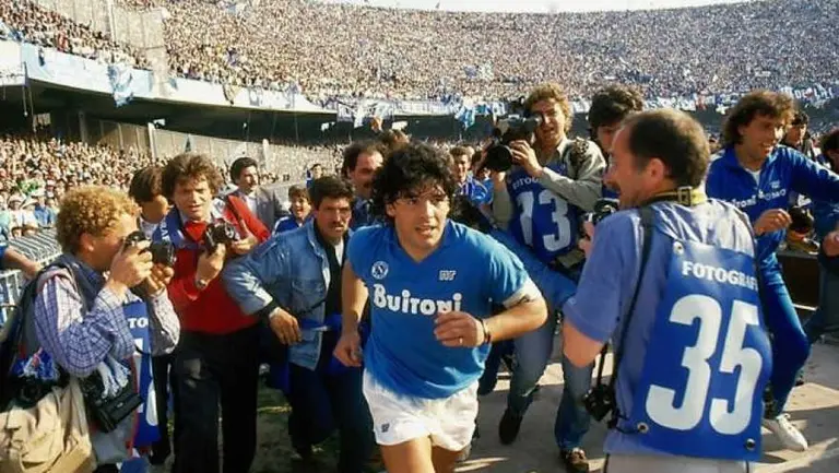 Camisetas autografiadas, monedas de colección y más: los productos más caros y extravagantes que hay en Mercado Libre sobre Maradona