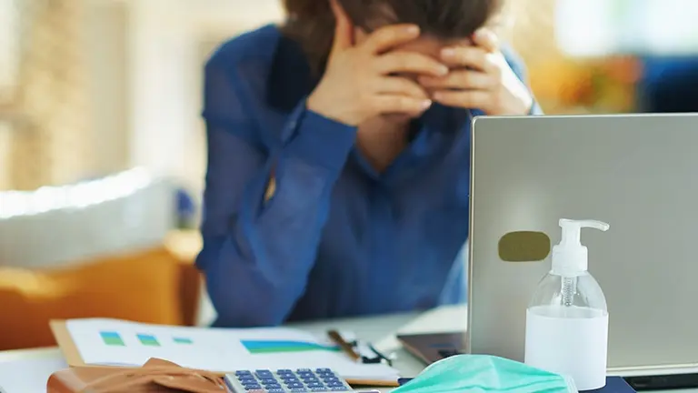 El "tecnoestrés" es la nueva pandemia: qué es y cómo prevenirlo