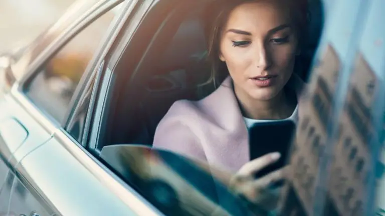 En 10 años nadie comprará un iPhone o un auto: por qué un experto multimillonario vaticina "el fin de la propiedad"