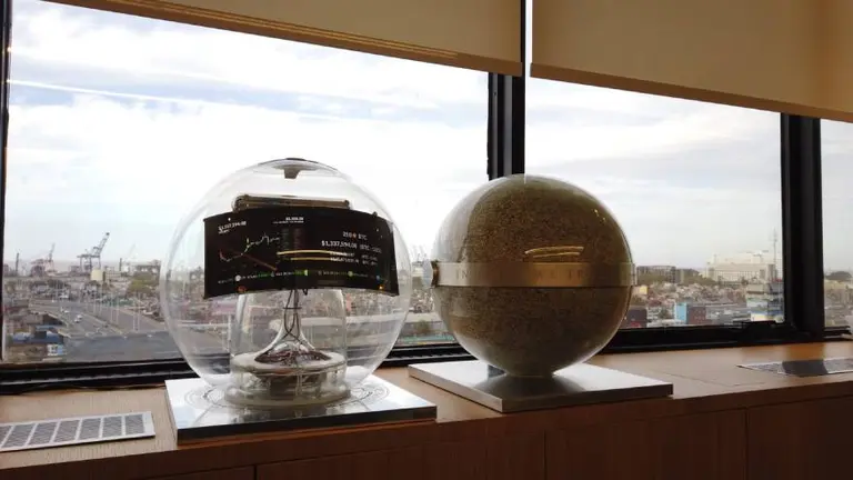 Ya vale 6 millones de dólares y sigue subiendo: así es la "obra de arte Bitcoin" que rompe récords