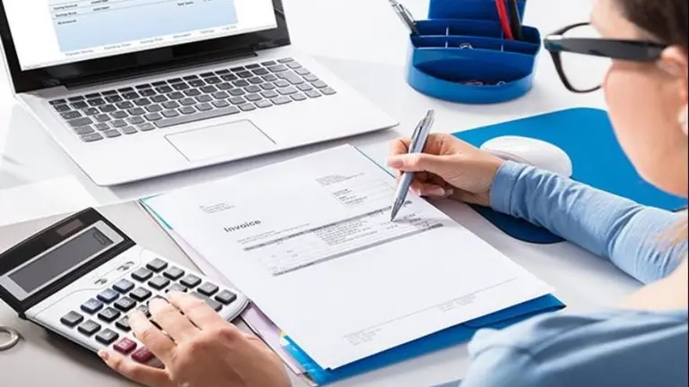 AFIP: cómo emitir factura de Monotributo o autónomos