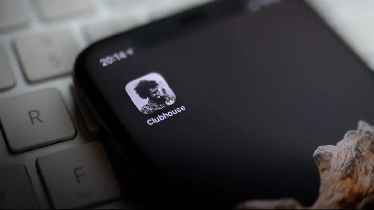 Todo lo que necesitás saber sobre Clubhouse, la red social que se viralizó gracias a Mark Zuckerberg