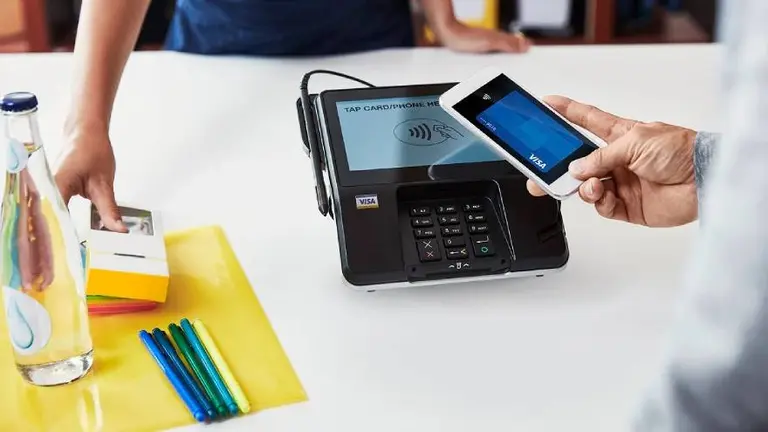 Bancos y fintech, a la caza de negocio millonario: cómo es la carrera por dominar los pagos y cobros digitales