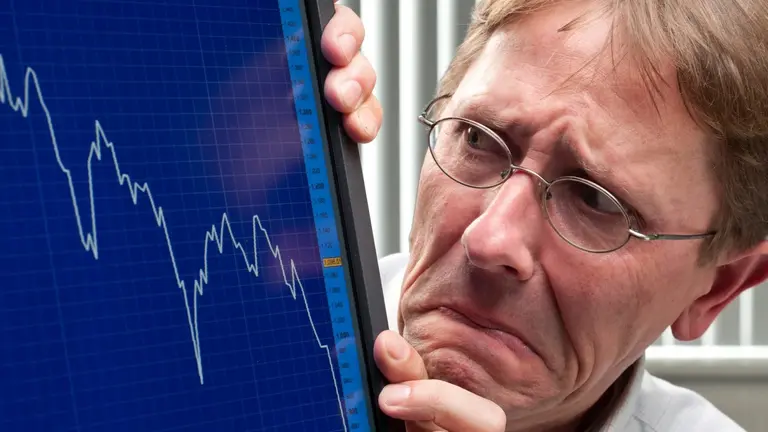 Bitcoin y las criptomonedas caen con fuerza, mientras que Wall Street borra ganancias iniciales: qué ocurrió