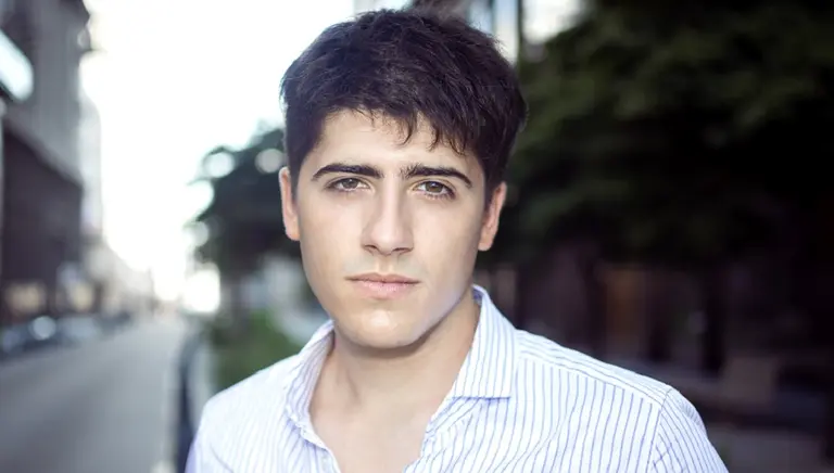 Con 20 años se convirtió en "gurú" de las finanzas: las 5 inversiones en las que aconseja poner plata