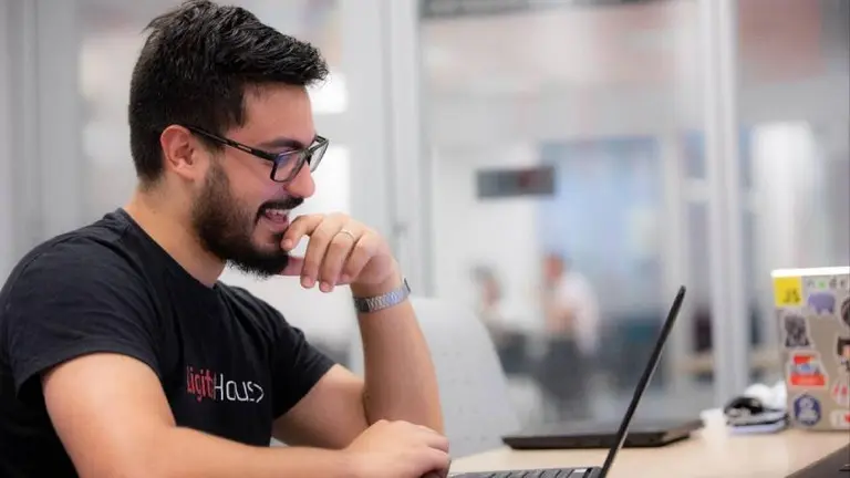 ¿Querés trabajar en un unicornio?: lanzan una carrera para desarrollarte en Mercado Libre o Globant