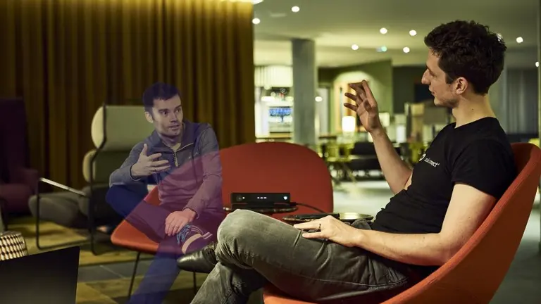 Estás pero no estás: por qué son boom las reuniones por hologramas y para qué las usan personas y empresas